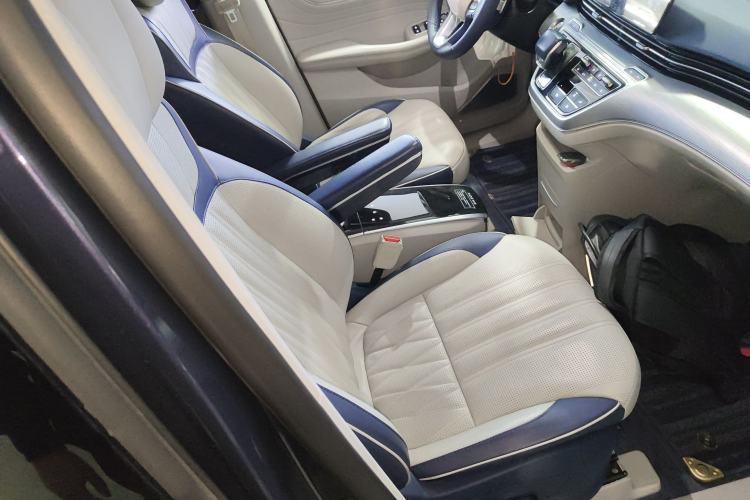 Used Roewe iMAX8 2022 400TGI Prestige Edition
