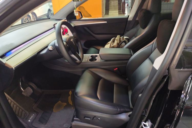 Used Tesla Model Y 2023 Long-Range All-Wheel-Drive Version
