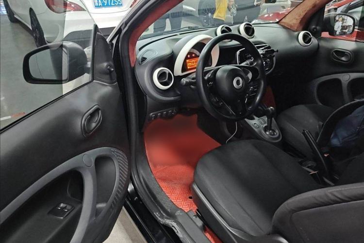Used  fortwo 2015 1.0L 52 kW hardtop Dynamic version
