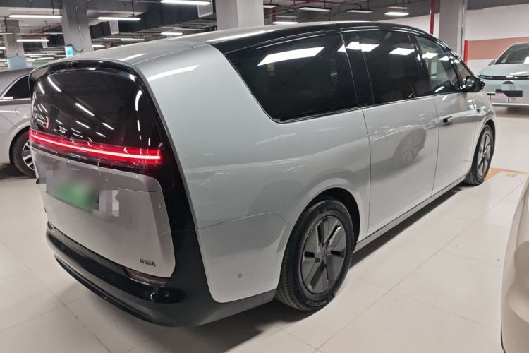 Used Li Auto MEGA 2024 Ultra Model
