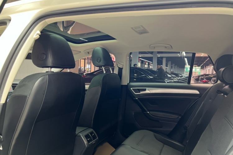 Used Volkswagen Golf 2018 1.6L Automatic Comfort Model
