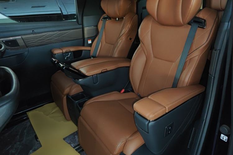 Used Toyota Alphard 2024 Dual-Engine 2.5L Deluxe Edition