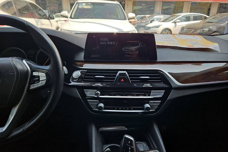 Used BMW 5 Series 2018 525Li Luxury Package
