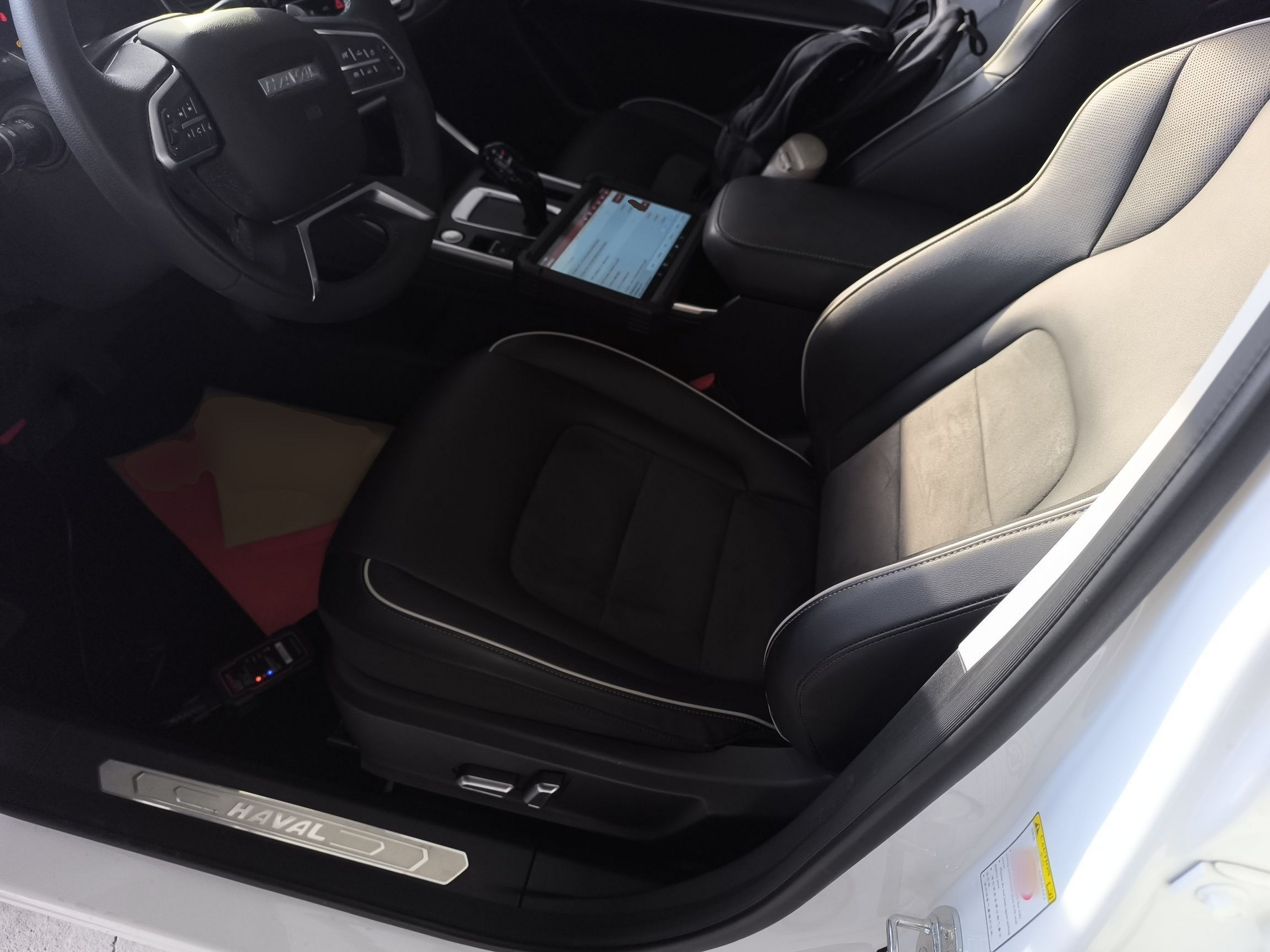 المقاعد الأمامية داخل السيارة