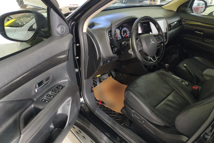 Used Mitsubishi Outlander 2016 2.4L 4x4 Luxury Edition 7-Seater
