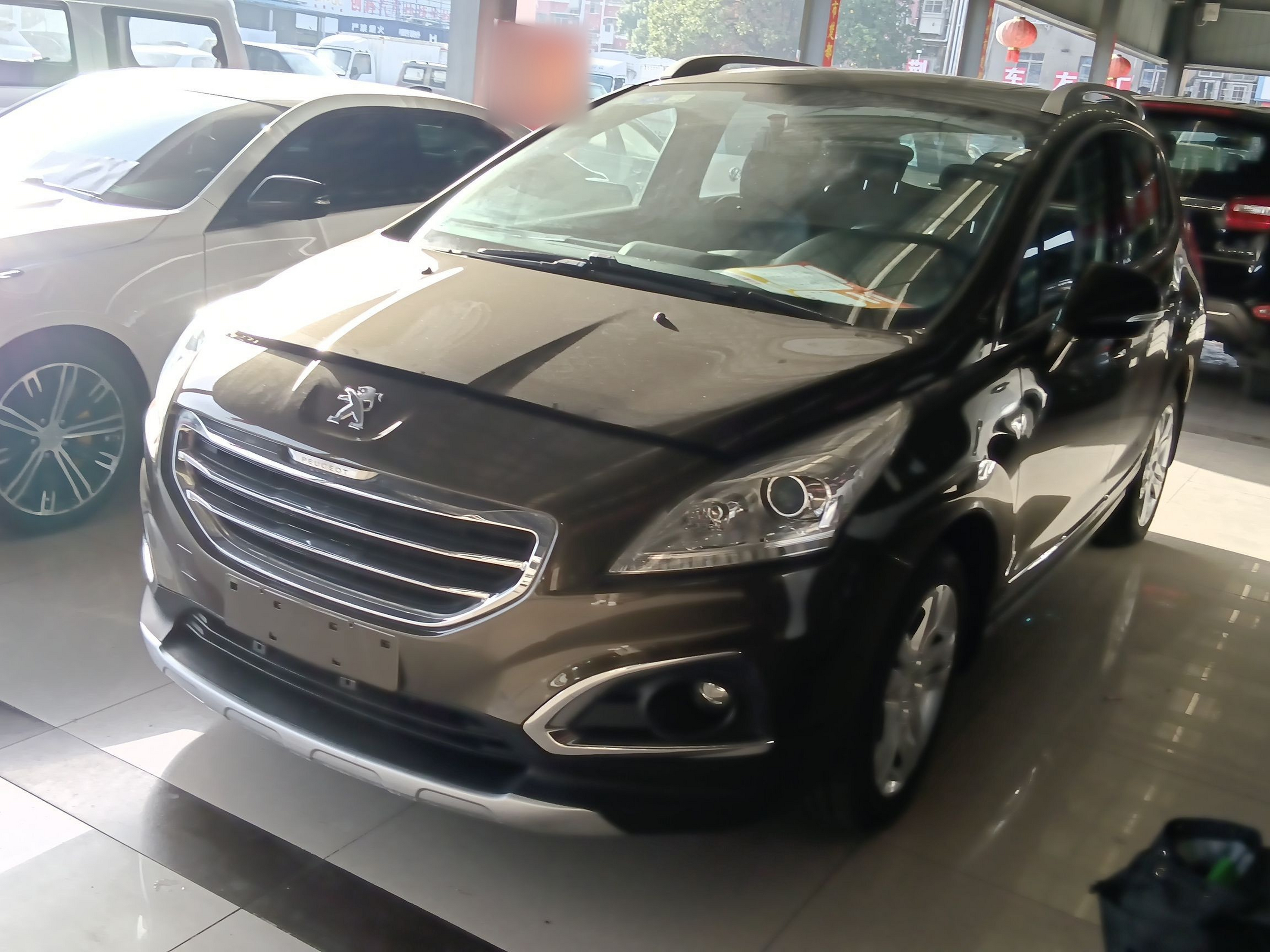 Под передней частью автомобиля