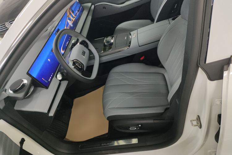 Used  E8 2025 575 km Exploration Intelligent Driving Edition
