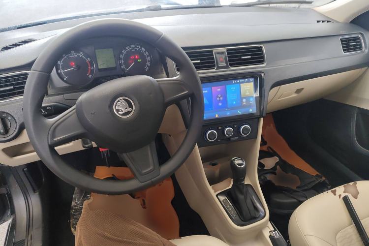 Used Skoda Rapid 2015 1.6L Automatic Smart Selection Model
