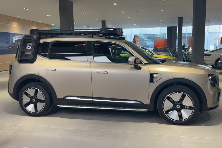 Used  #5 2025 Ultra-Long Range Luxury Four-Wheel Drive Edition