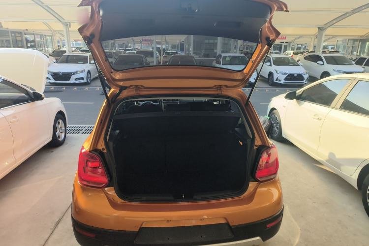 Used Volkswagen Polo 2016 1.6L Cross Polo Automatic
