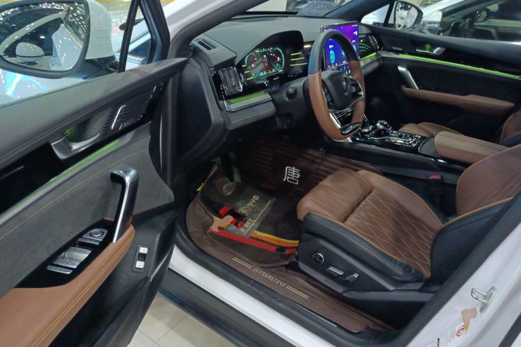 Used BYD Tang New Energy 2021 DM 2.0T Four-Wheel Drive High-Performance Flagship Model
