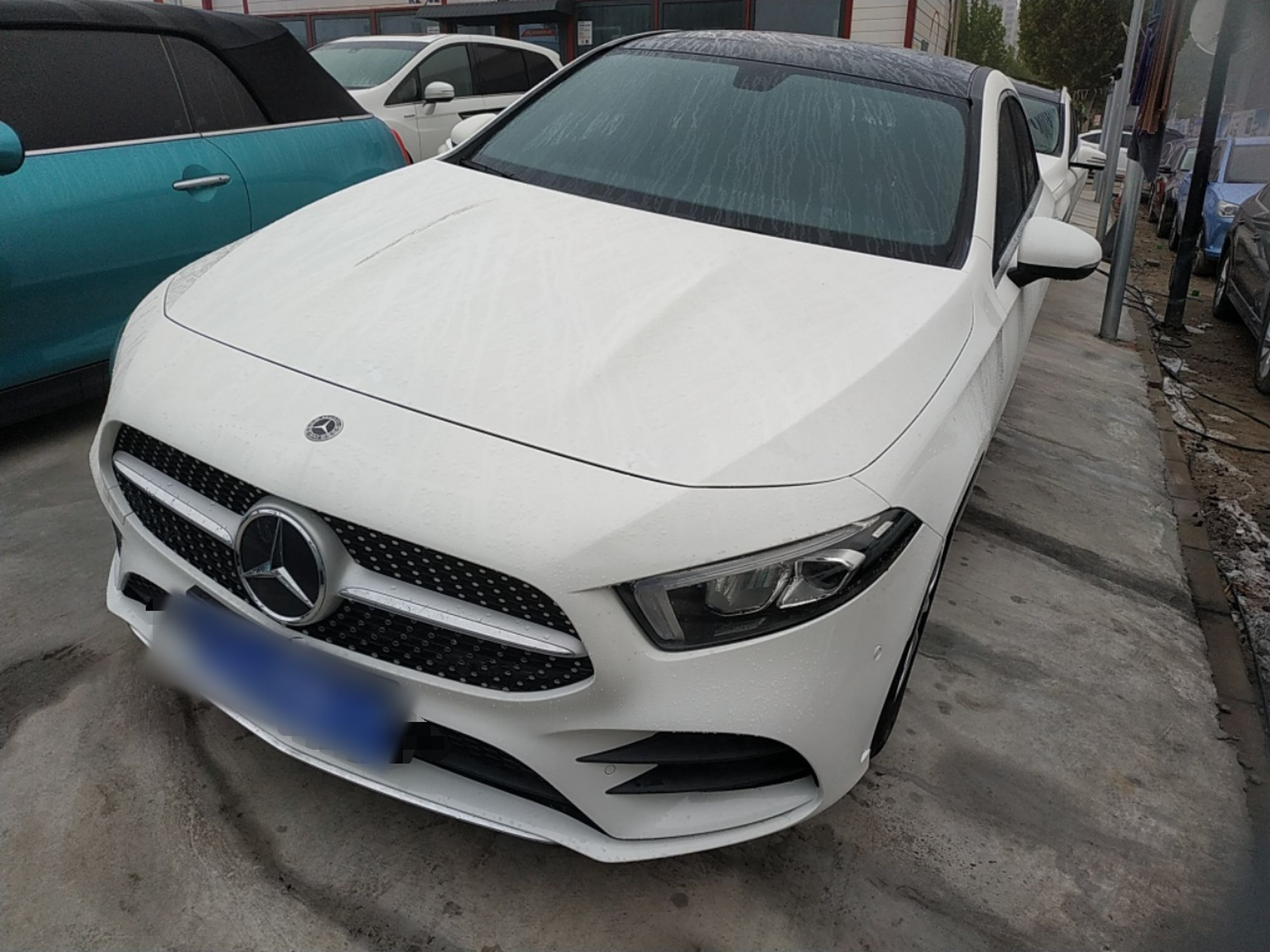 Под передней частью автомобиля