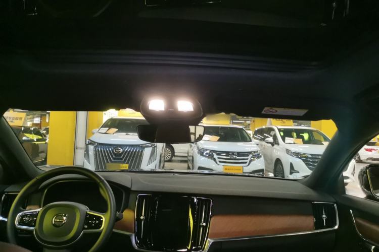 Used Volvo S90 New Energy 2024 Plug-in Hybrid Four-Wheel Drive Long-Range Zhiyi Luxury Edition
