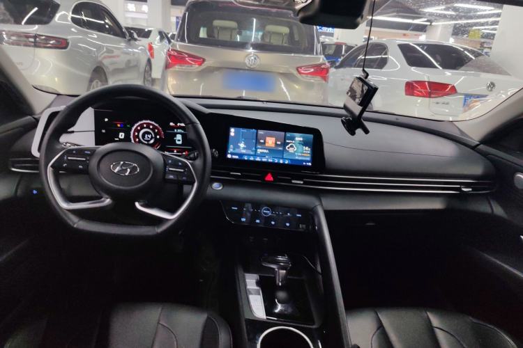 Used Hyundai Elantra 2022 1.5L CVT LUX Prestige Edition
