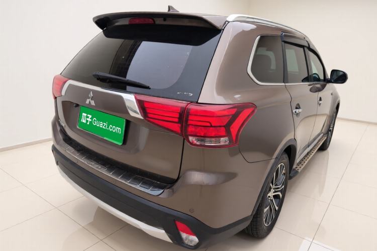 Used Mitsubishi Outlander 2018 2.4L 4x4 Luxury Edition 7-Seater