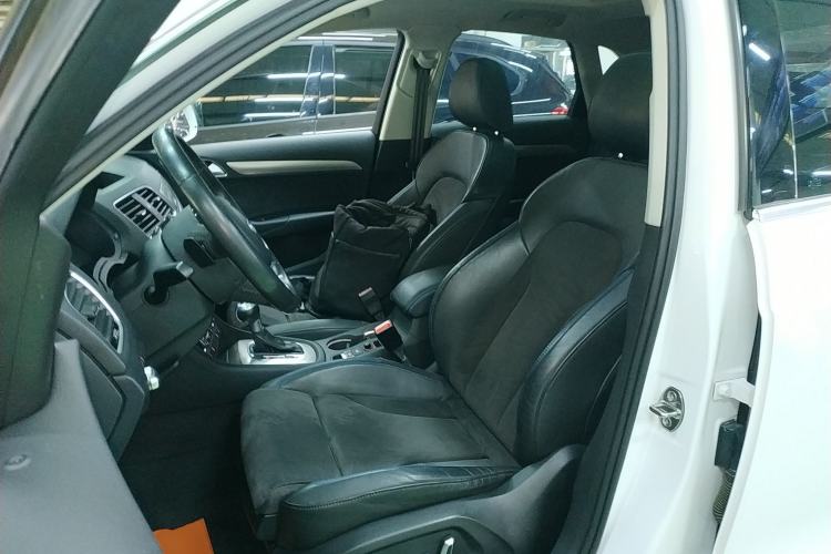 Used Audi Q3 2017 40 TFSI quattro all-wheel-drive sport model
