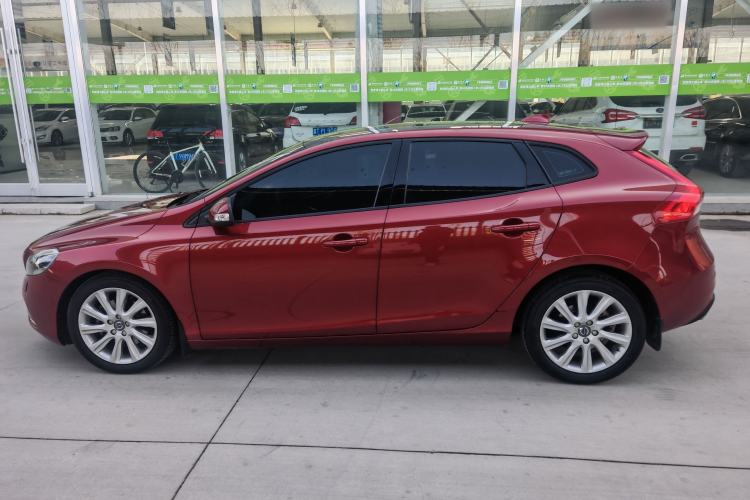Used Volvo V40 2015 1.6T Zhiyi Edition
