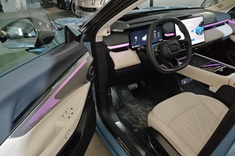 Used Lynk & Co 08 EM-P 
