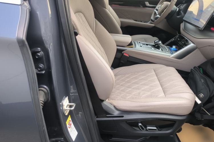 Used BYD Tang New Energy 2024 DM-i Glory Edition 112KM Prestige Model
