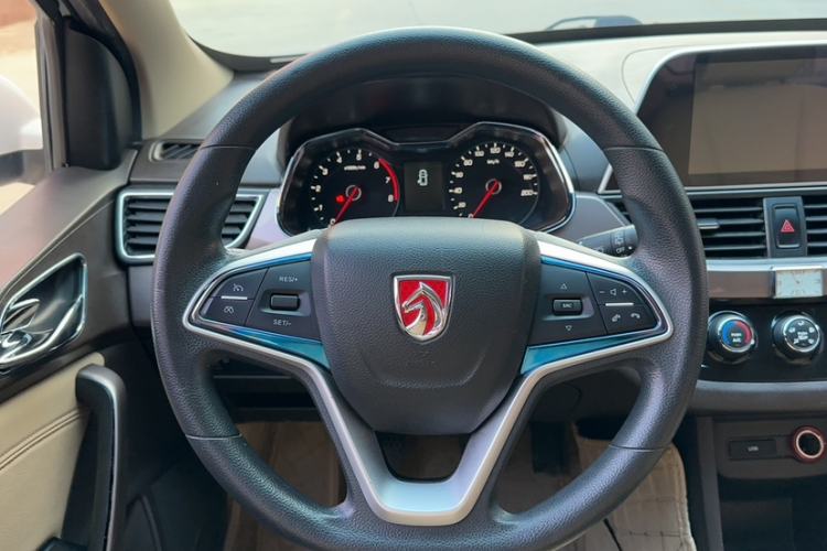 Used Baojun 310W 2017 1.5L Manual Fashion Model China V
