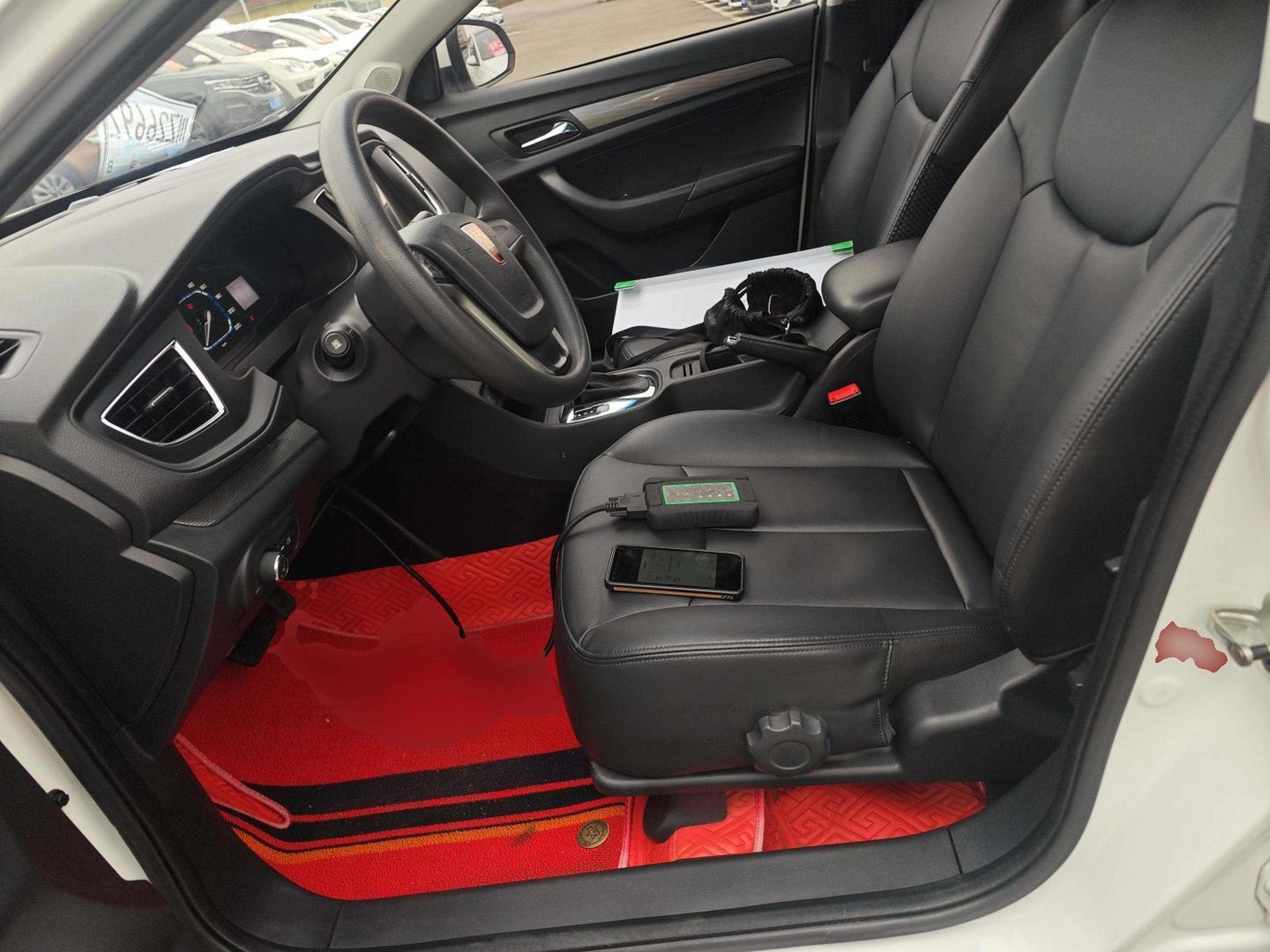 المقاعد الأمامية داخل السيارة