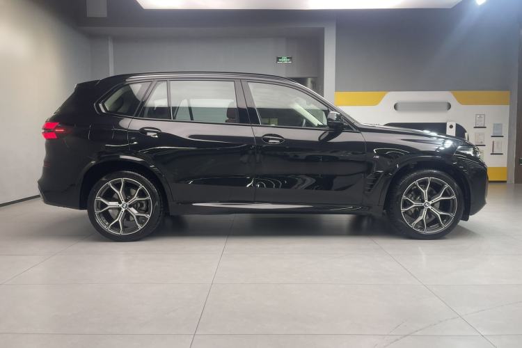 Used BMW X5 2023 xDrive 30Li Luxury M Sport Night Edition Package
