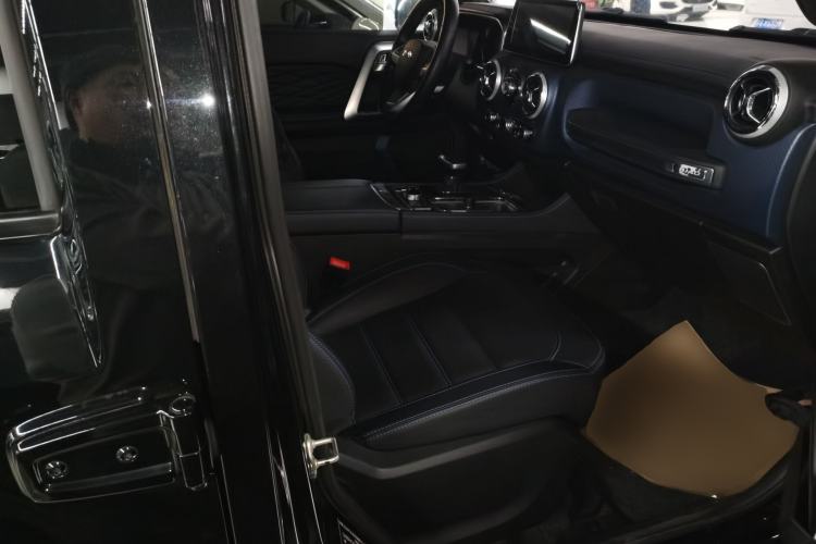 Used  BJ40 2020 2.0T Automatic Four-Wheel Drive Urban Hunter Edition Chivalrous Type
