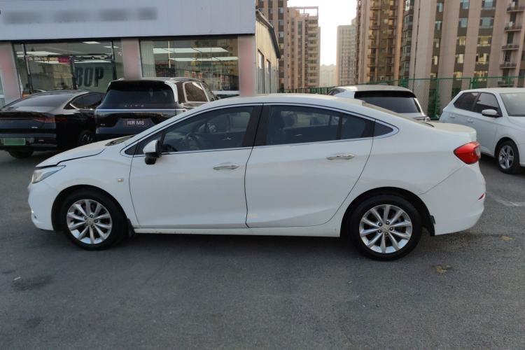 Used Chevrolet Cruze 2018 320 Automatic Pioneer Sunroof Edition
