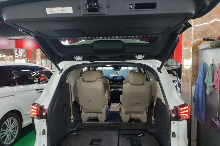 Used Toyota Granvia 2023 2.5L Hybrid Prestige VIP Edition