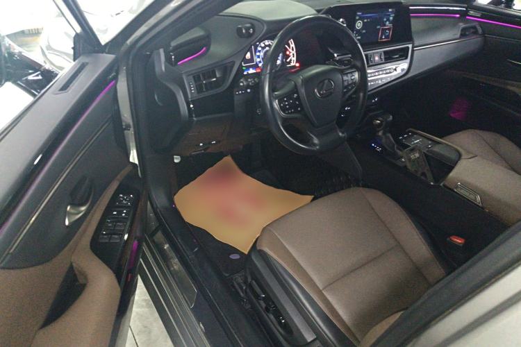 Used Lexus ES 2021 300h Excellence Edition
