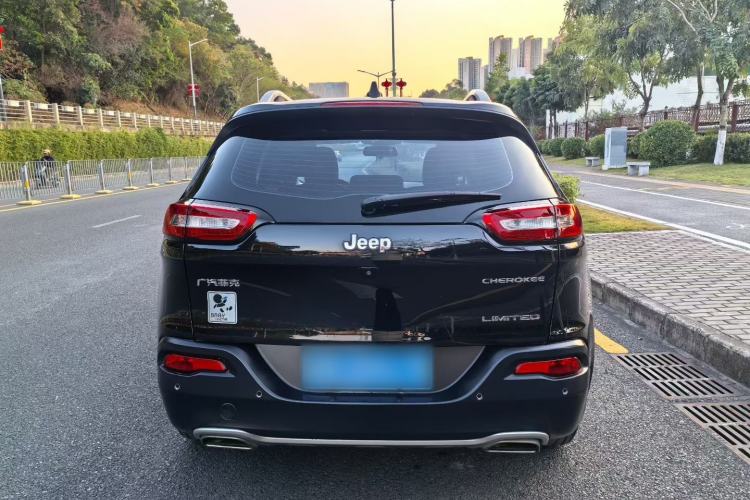 Used  Cherokee 2017 2.4L Leading Edition

