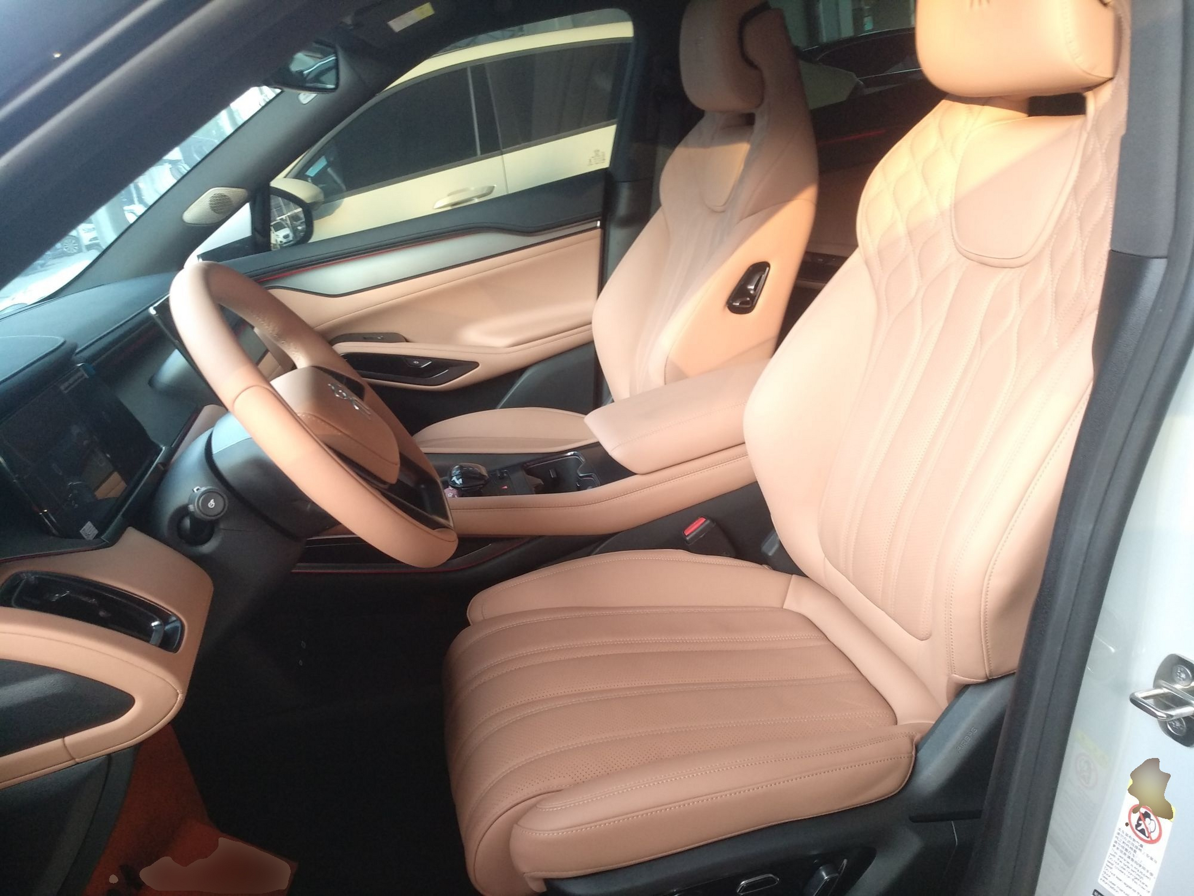 Переднее сиденье в автомобиле