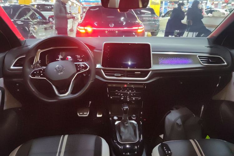 Used Volkswagen T-ROC 2023 300TSI DSG Two-Wheel-Drive Chen Guang Edition
