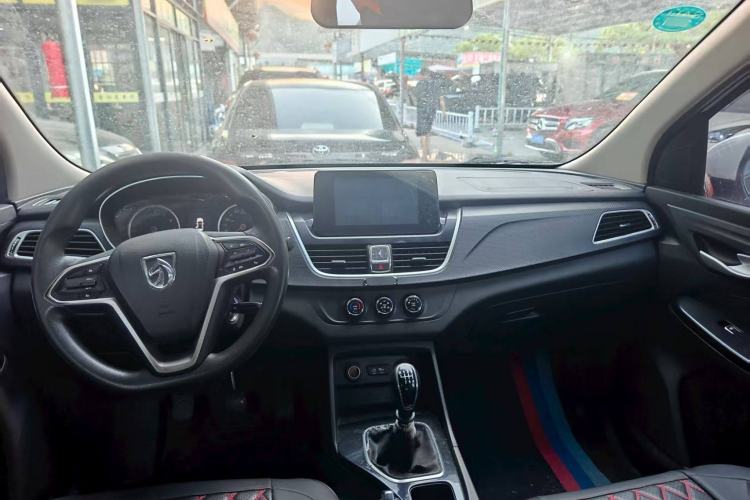 Used Baojun 730 2019 1.5L Manual Fashion Model 7-seater National V
