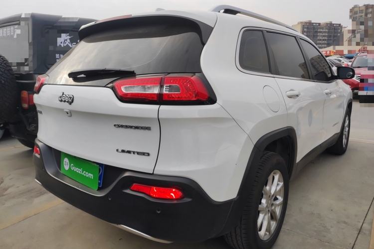 Used  Cherokee 2017 2.0L Superior Edition