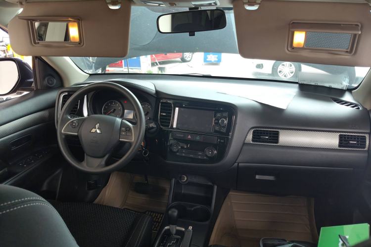 Used Mitsubishi Outlander 2016 2.0L Two-Wheel Drive Comfort Edition 5 Seats
