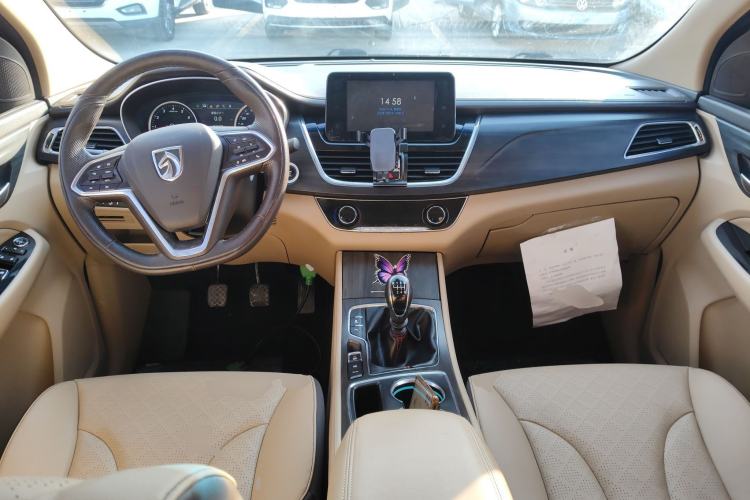 Used Baojun 730 2017 1.5T Manual Prestige Version 7 Seats