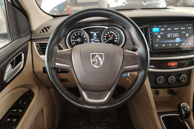 Used Baojun 730 2016 Revised 1.5L Manual Standard Version 7 Seats China V Emission Standard
