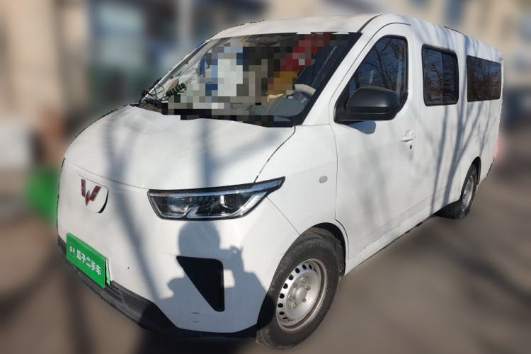 Used Wuling Yangguang 2024 300km Comfort-Grade Passenger Van 60kW