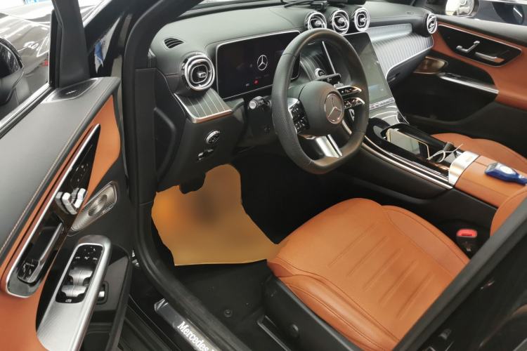 Used Mercedes-Benz GLC 2023 Refreshed GLC 300 L 4MATIC Dynamic Edition 5 Seats
