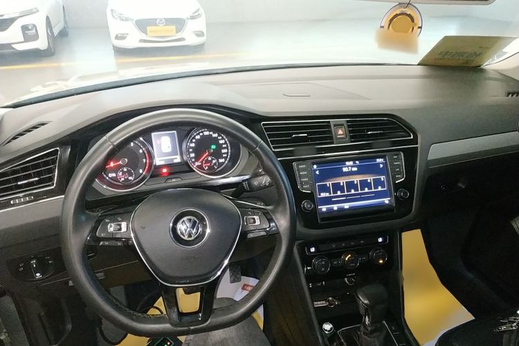 Used Volkswagen Tiguan L 2017 330TSI Automatic Two-Wheel Drive Comfort Edition
