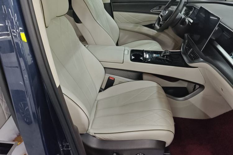 Used Denza D9 2024 DM-i 980 Four-Wheel Drive Flagship Model
