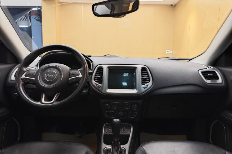 Used  Compass 2017 200T Automatic Family Edition
