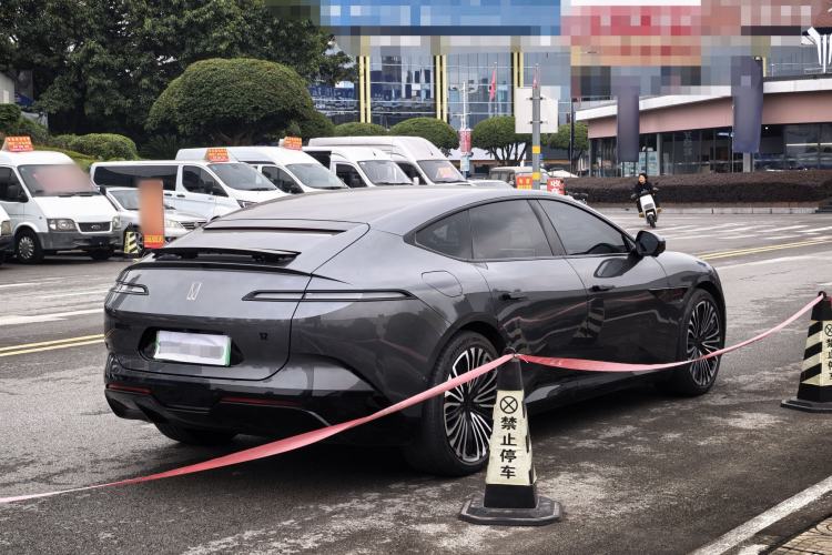 Used  12 2025 Ultra Extended-Range Edition
