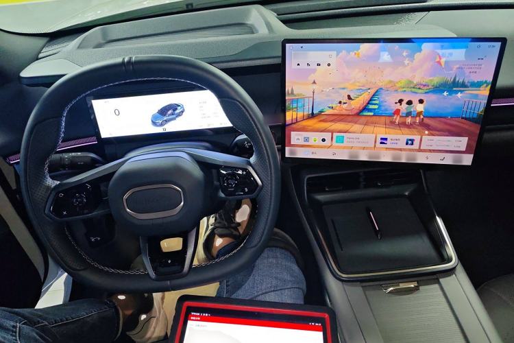 Used Lynk & Co 07 2024 EM-P 126 Long-Range Halo
