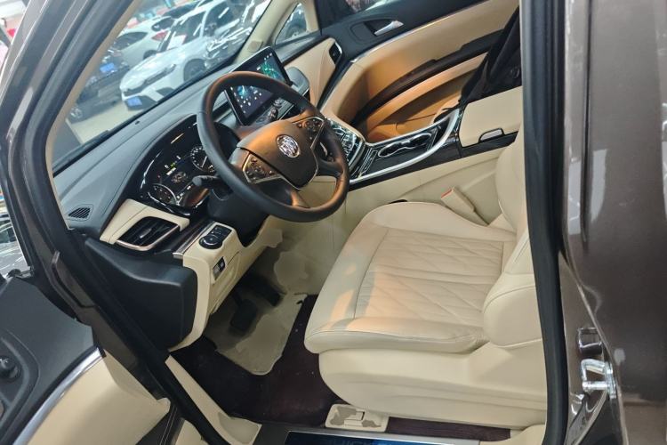 Used Buick GL8 2023 Facelifted Land Cruiser Executive Luxury Version