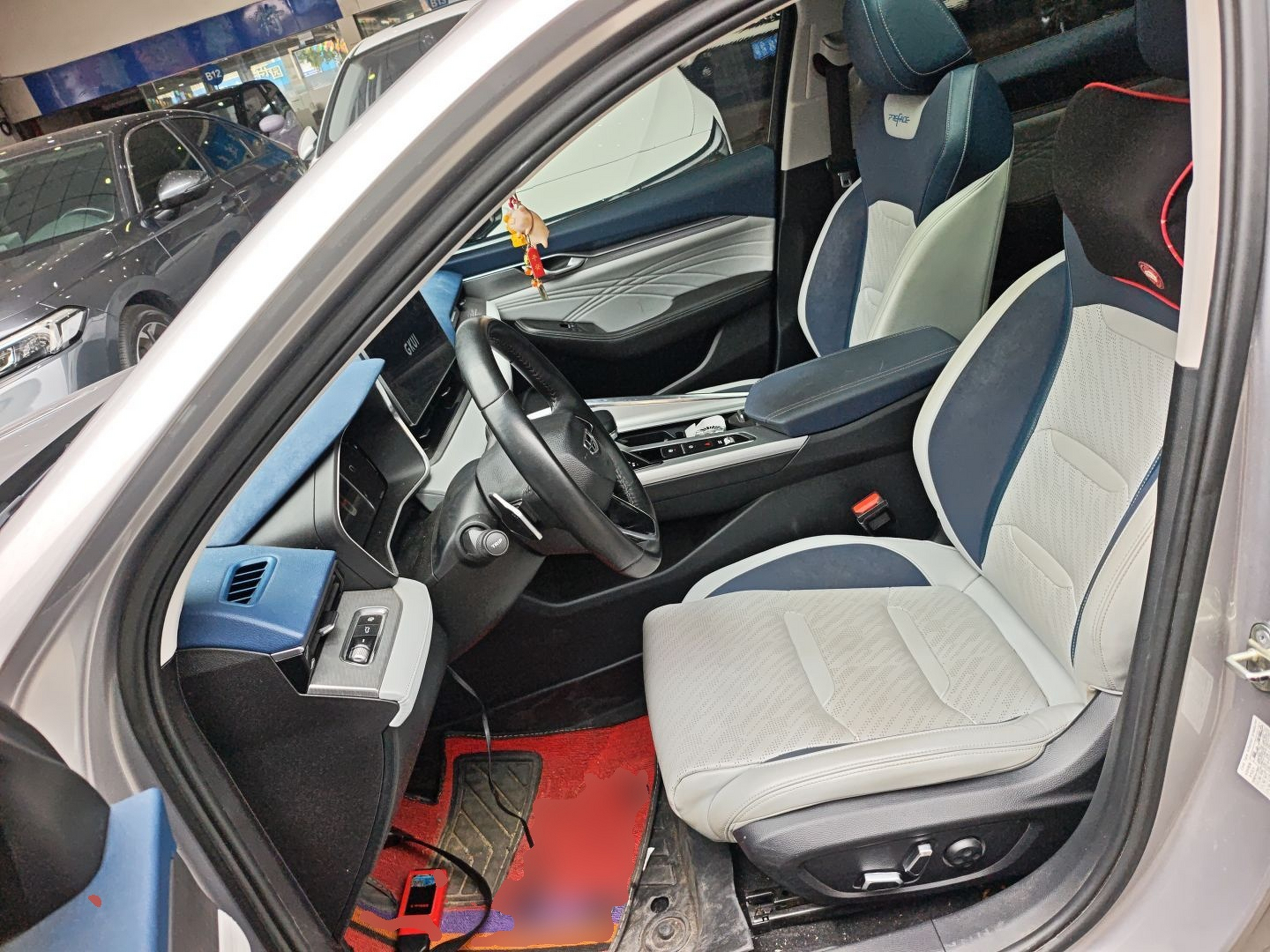 Переднее сиденье в автомобиле