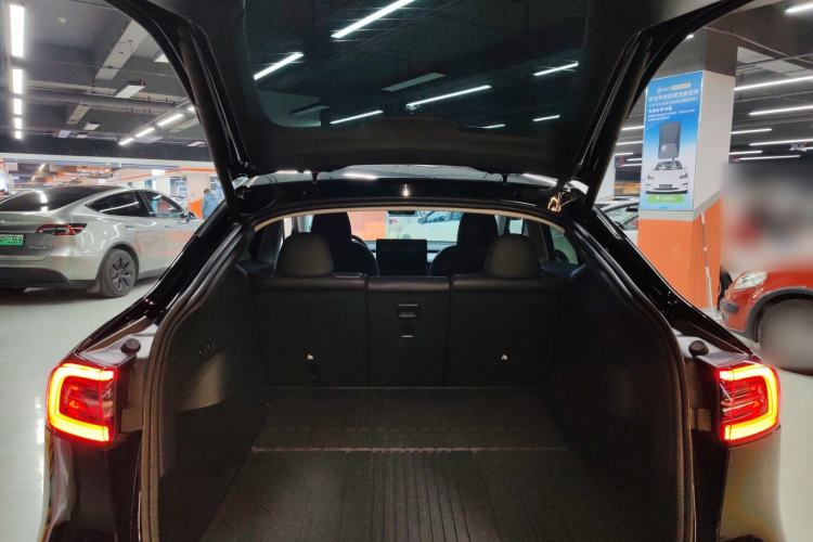 Used Tesla Model Y 2023 Long-Range All-Wheel-Drive Version
