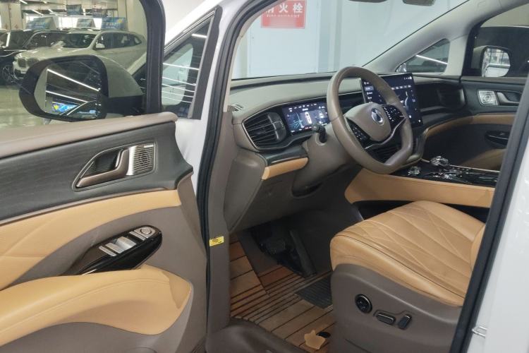 Used Denza D9 2022 DM-i 970 Four-Wheel Drive Prestige Model
