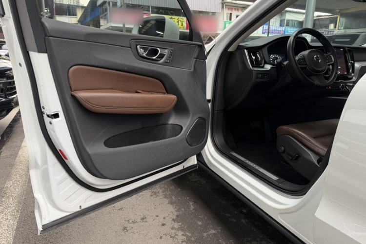 Used Volvo XC60 2019 T5 4x4 Smart Edition China VI Standard